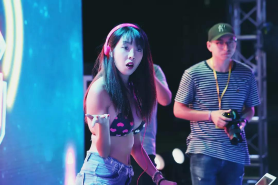  佛山中海环宇城 美陈网站 美陈前沿 