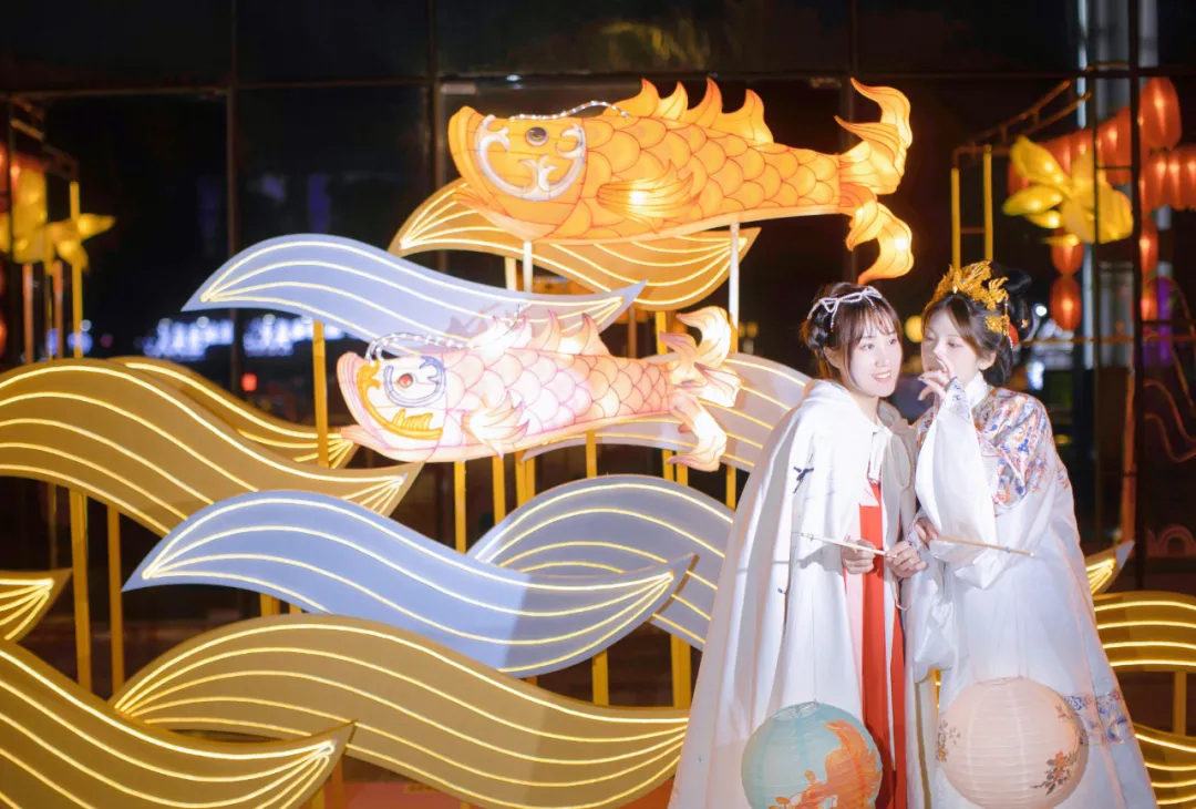「鱼你同乐幸福年」新春灯会活动策划还原中国山水画的禅意与现代 美陈网站 美陈前沿 