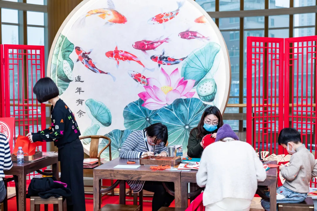 解锁时髦精们都喜欢凹造型的「年·有余」新春主题美陈活动策划吧 美陈网站 美陈前沿 