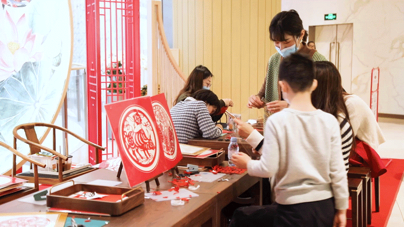 解锁时髦精们都喜欢凹造型的「年·有余」新春主题美陈活动策划吧 美陈网站 美陈前沿 