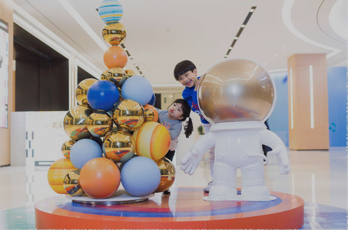 罗宾森广场今年的圣诞节主题展览活动策划已牵手太空，去遨游吧 美陈网站 美陈前沿 