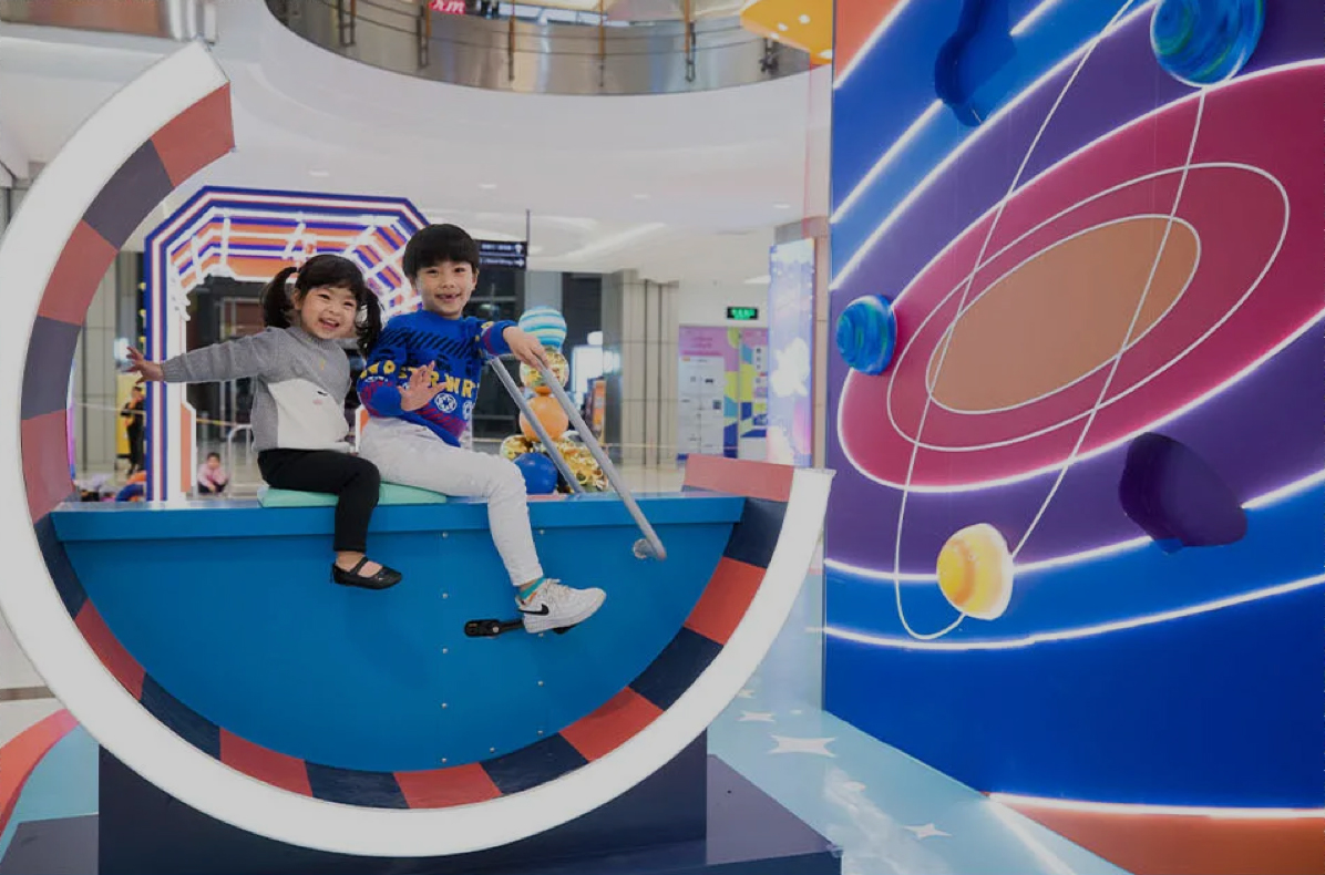 罗宾森广场今年的圣诞节主题展览活动策划已牵手太空，去遨游吧 美陈网站 美陈前沿 