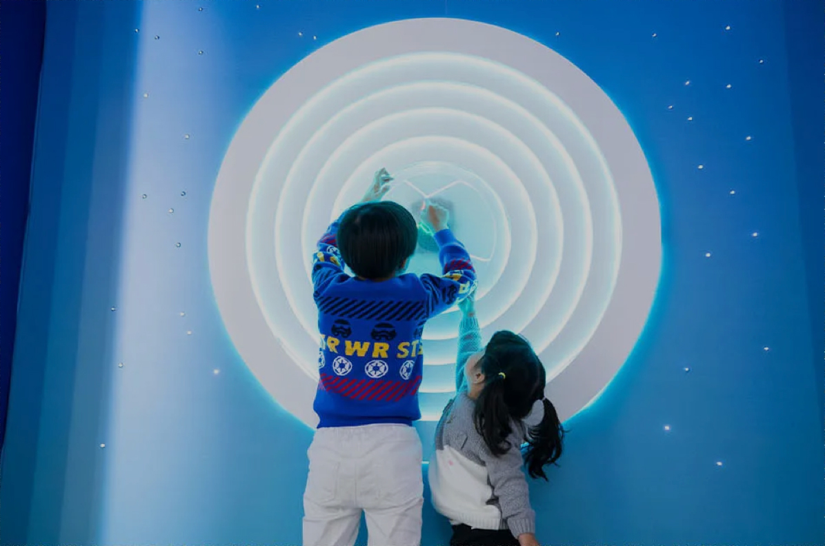 罗宾森广场今年的圣诞节主题展览活动策划已牵手太空，去遨游吧 美陈网站 美陈前沿 