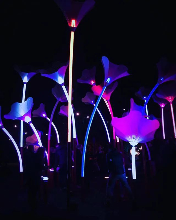 艺术展览活动装置留声机，用巨大的“喇叭花”激活你安静的夜晚 美陈网站 美陈前沿 