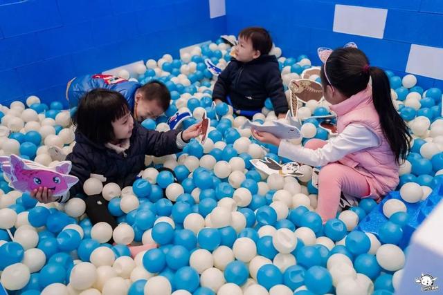 圣诞主题快闪店邀你打卡兑换愿望“亲”单，还BilingBilingBiling的 美陈网站 美陈前沿 