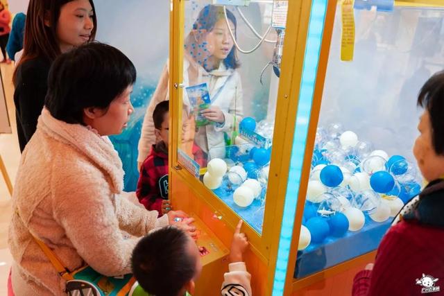 圣诞主题快闪店邀你打卡兑换愿望“亲”单，还BilingBilingBiling的 美陈网站 美陈前沿 