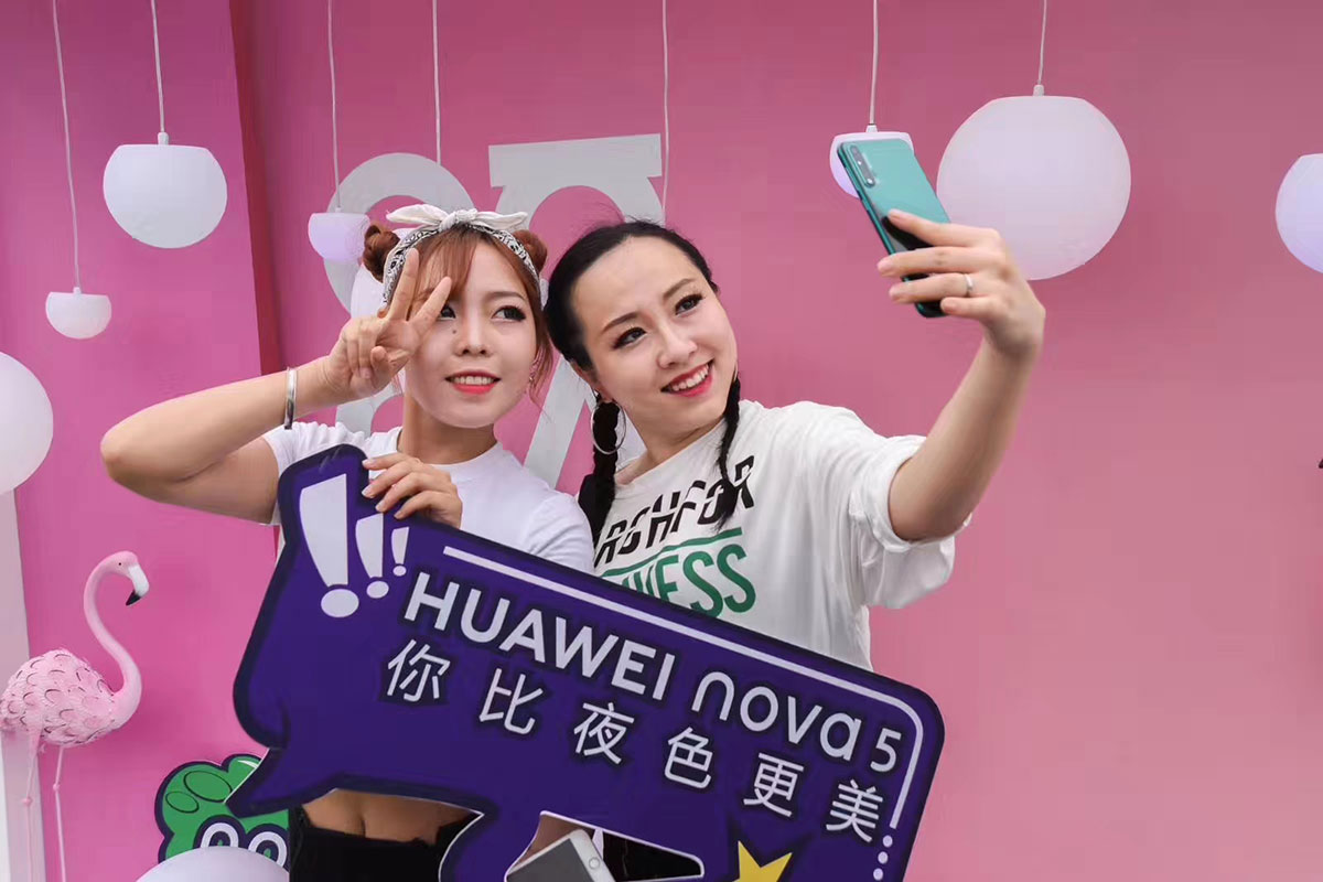 “你比夜色更美”华为nova5城市大篷车快闪店 美陈网站 美陈前沿 