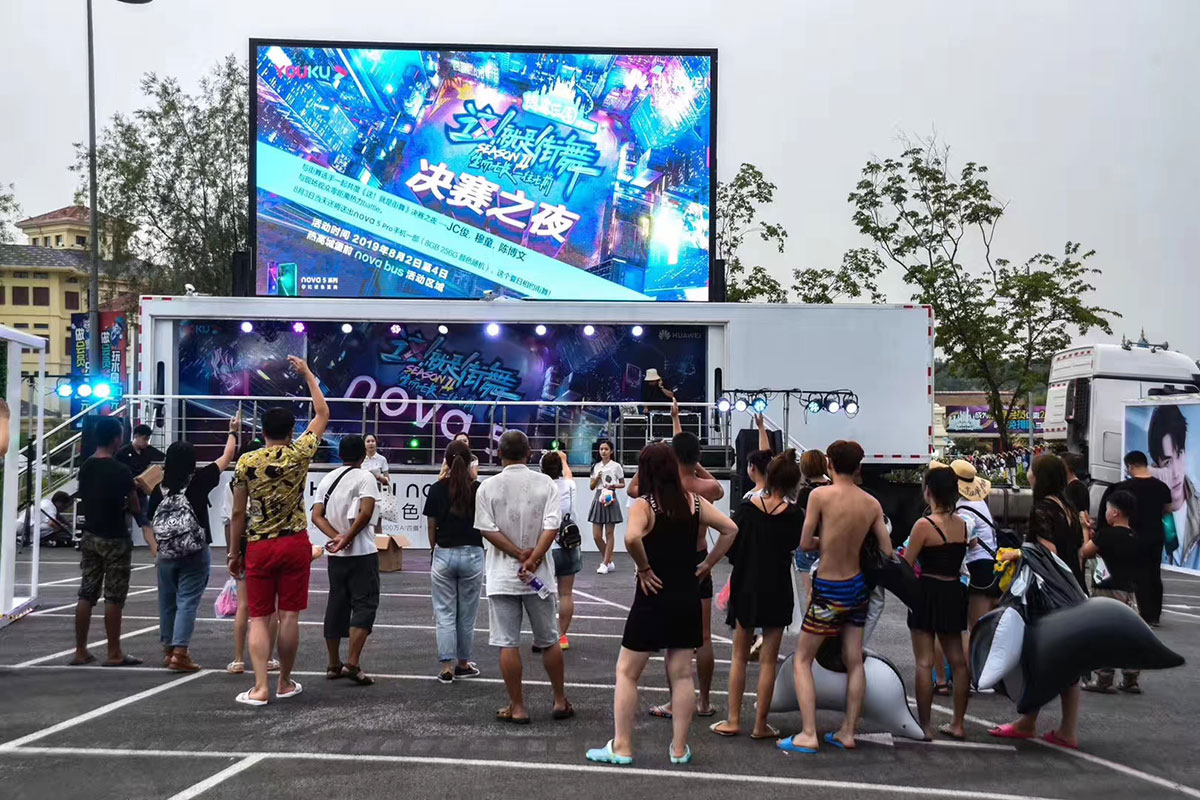 “你比夜色更美”华为nova5城市大篷车快闪店 美陈网站 美陈前沿 