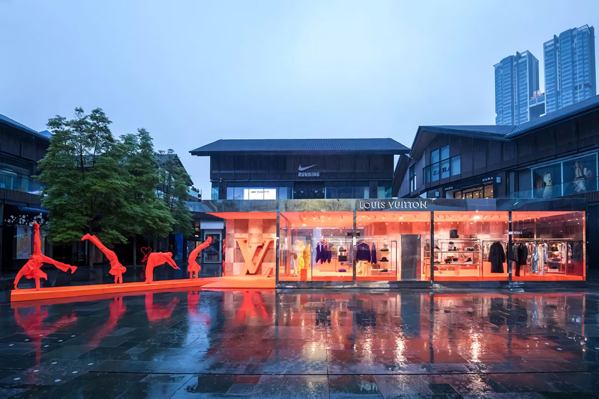 快看快看，LV快闪店里的模特们都耐不住寂寞，跑到大街上晃悠了 美陈网站 美陈前沿 