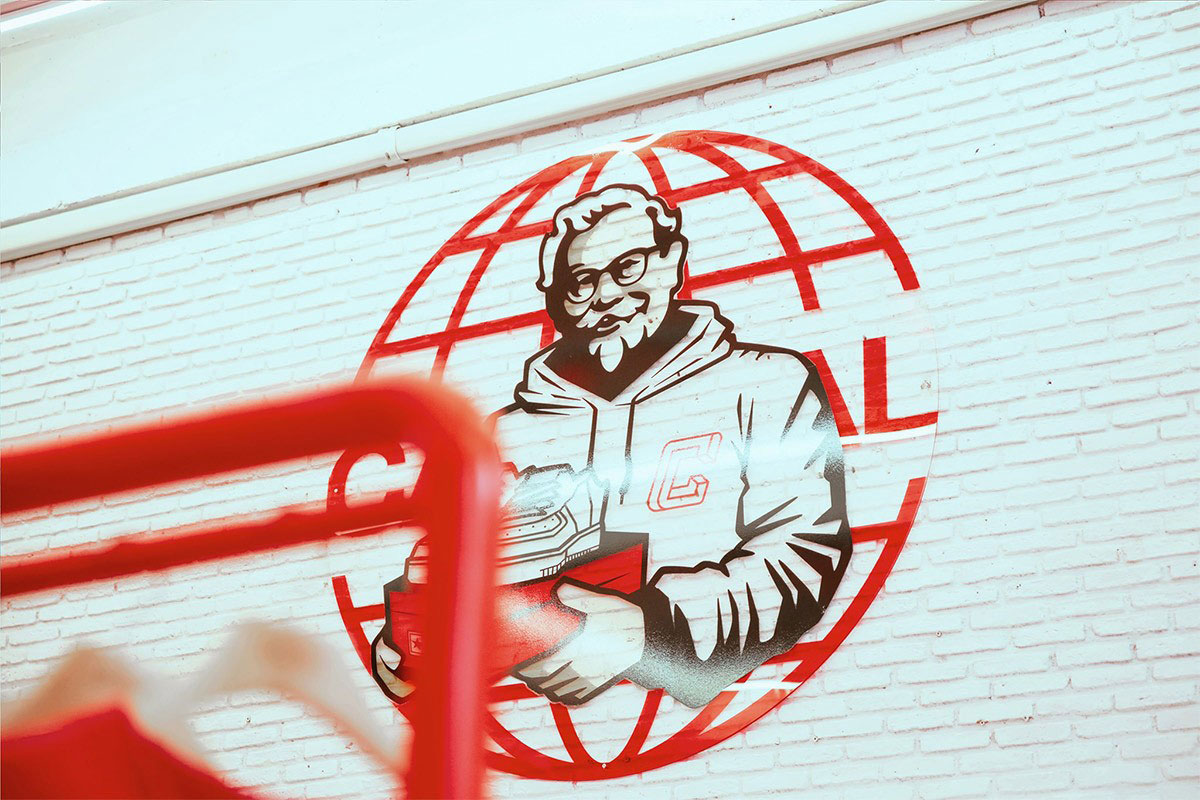 肯德基华丽丽的快闪店策划竟然是联手泰国的知名潮流店铺Carnival 美陈网站 美陈前沿 