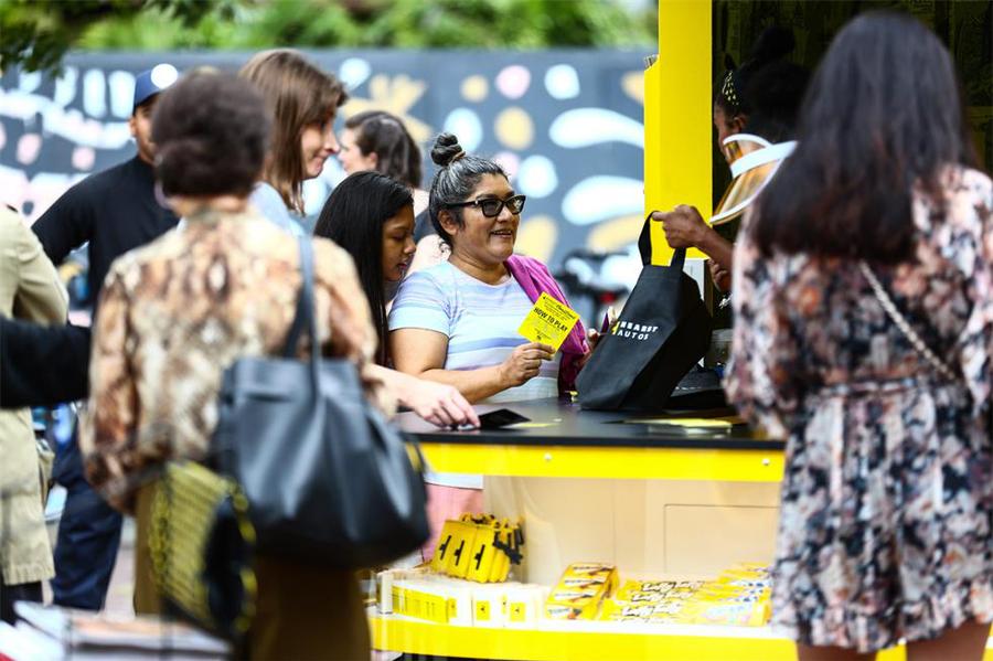 用一个单色就在纽约时装周期间横扫千军的快闪店，这也太狠了 美陈网站 美陈前沿 