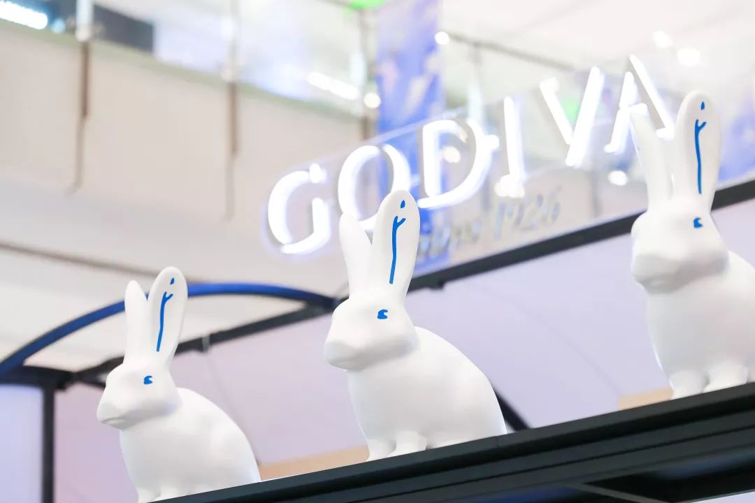 中西合璧快闪店活动经典蓝白配色，甜蜜风暴正版来袭 美陈网站 美陈前沿 