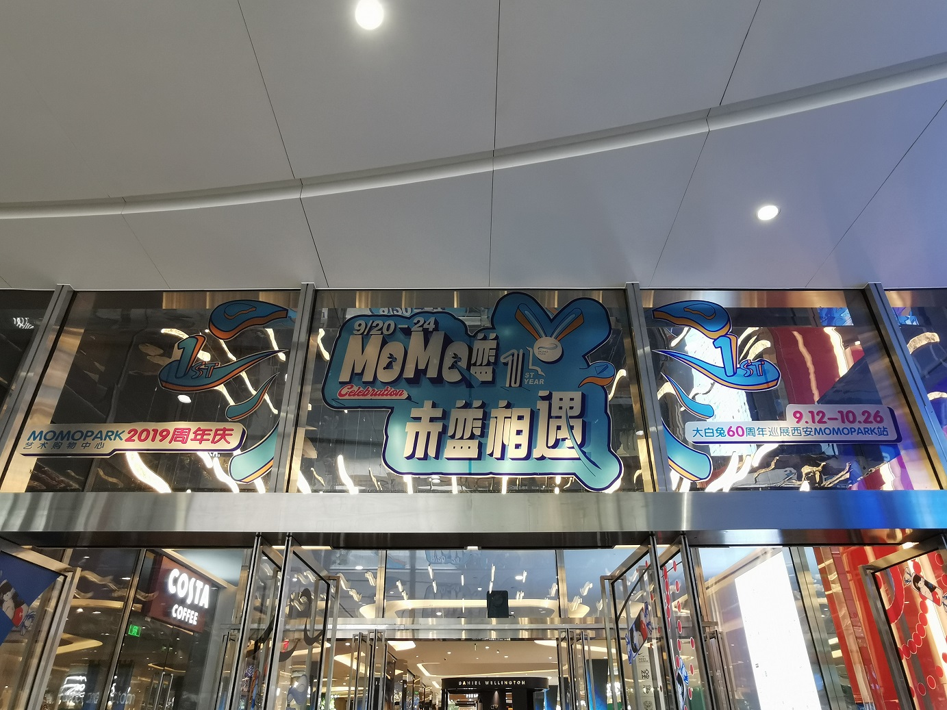 中西合璧快闪店活动经典蓝白配色，甜蜜风暴正版来袭 美陈网站 美陈前沿 