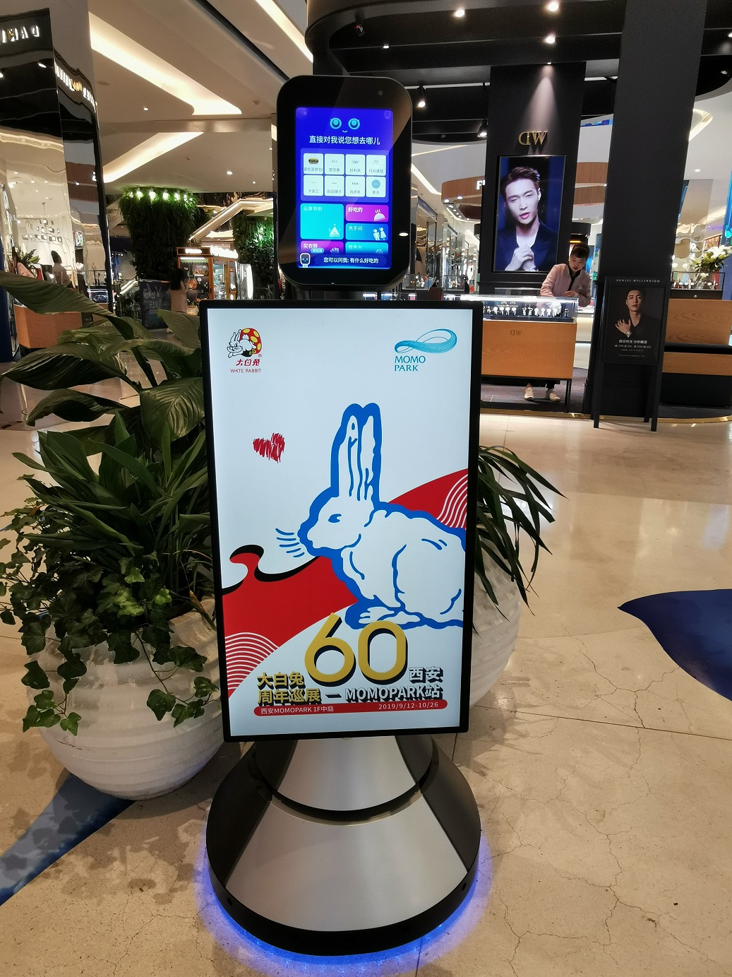 中西合璧快闪店活动经典蓝白配色，甜蜜风暴正版来袭 美陈网站 美陈前沿 