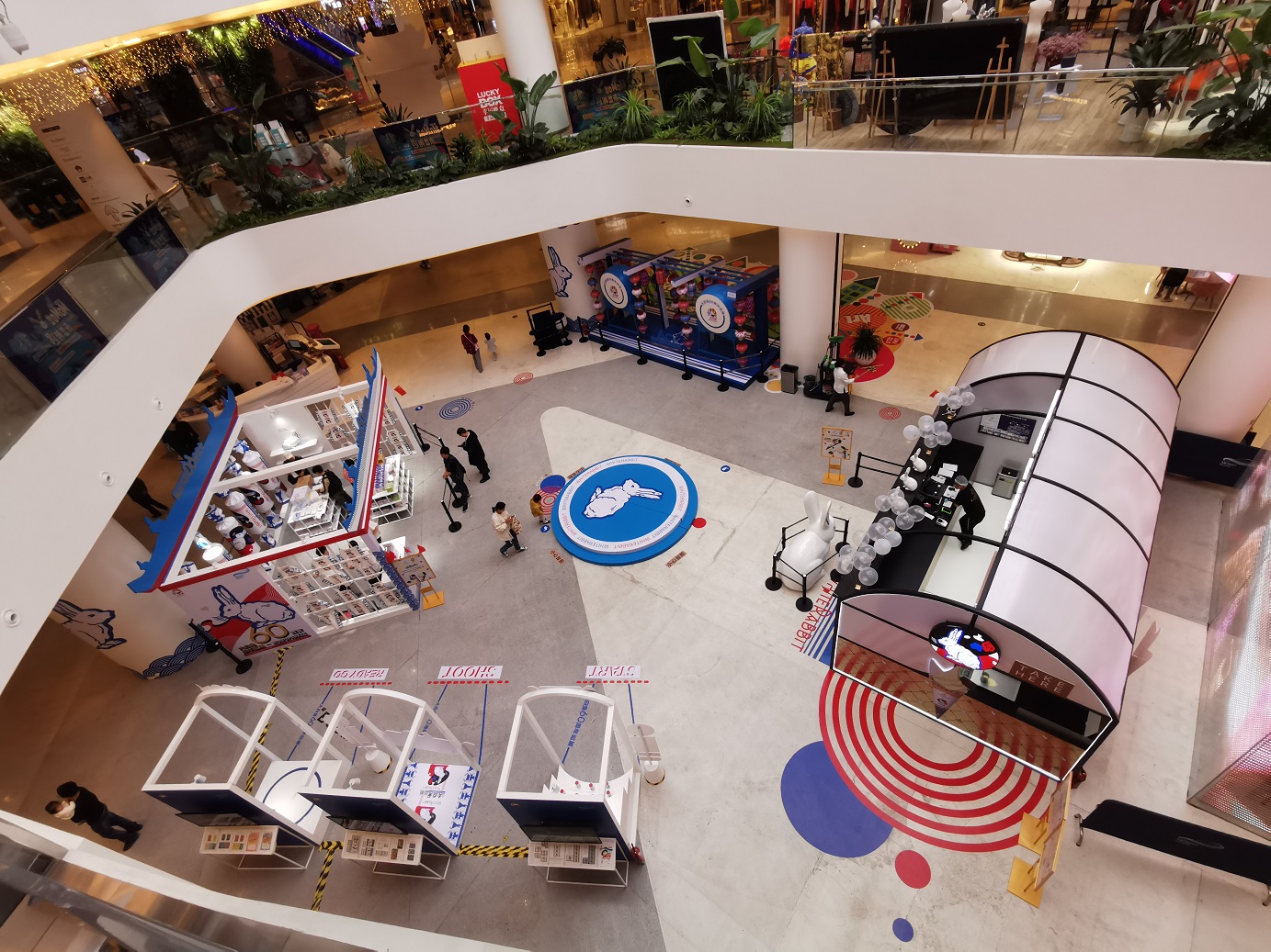 中西合璧快闪店活动经典蓝白配色，甜蜜风暴正版来袭 美陈网站 美陈前沿 