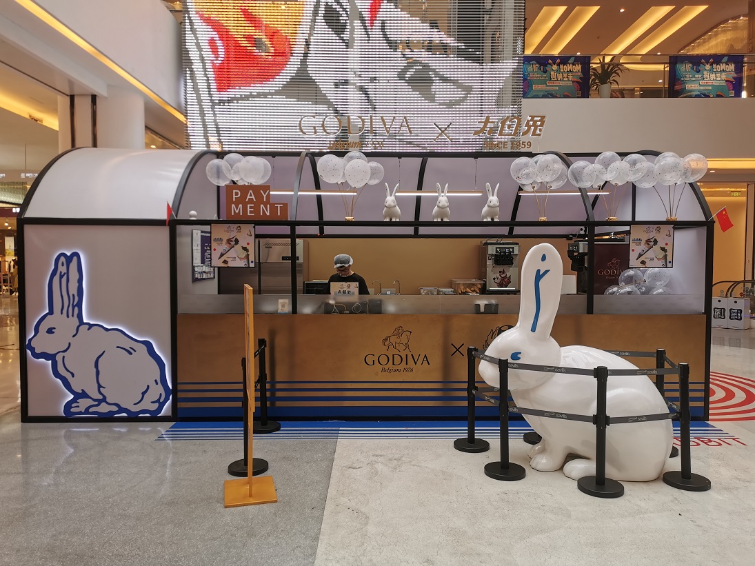 中西合璧快闪店活动经典蓝白配色，甜蜜风暴正版来袭 美陈网站 美陈前沿 