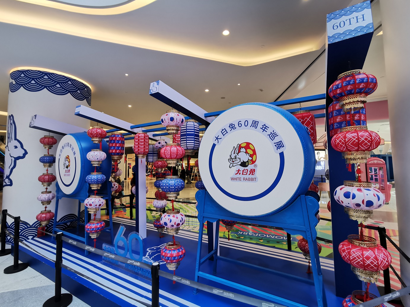 中西合璧快闪店活动经典蓝白配色，甜蜜风暴正版来袭 美陈网站 美陈前沿 