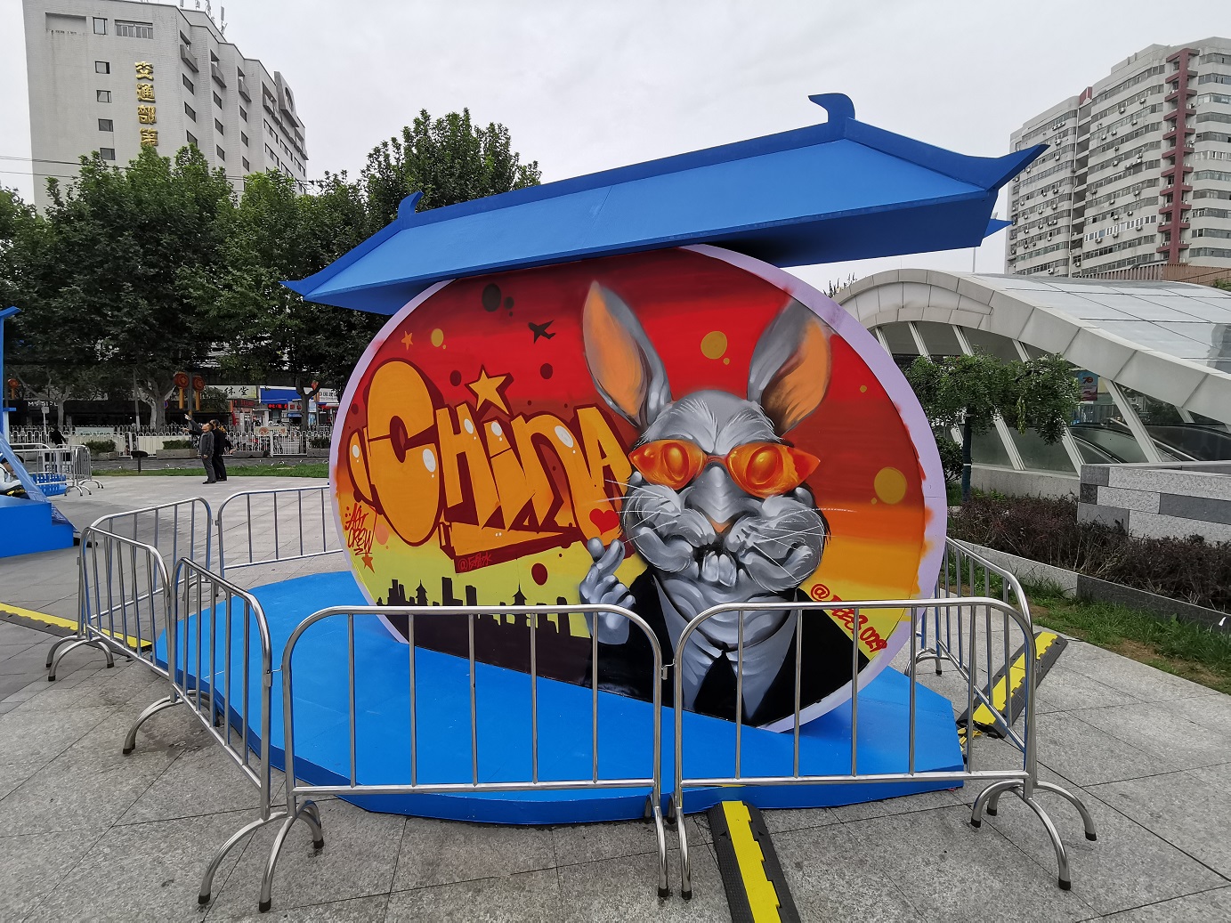 中西合璧快闪店活动经典蓝白配色，甜蜜风暴正版来袭 美陈网站 美陈前沿 