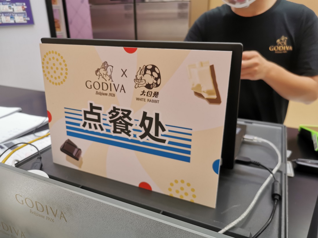 中西合璧快闪店活动经典蓝白配色，甜蜜风暴正版来袭 美陈网站 美陈前沿 