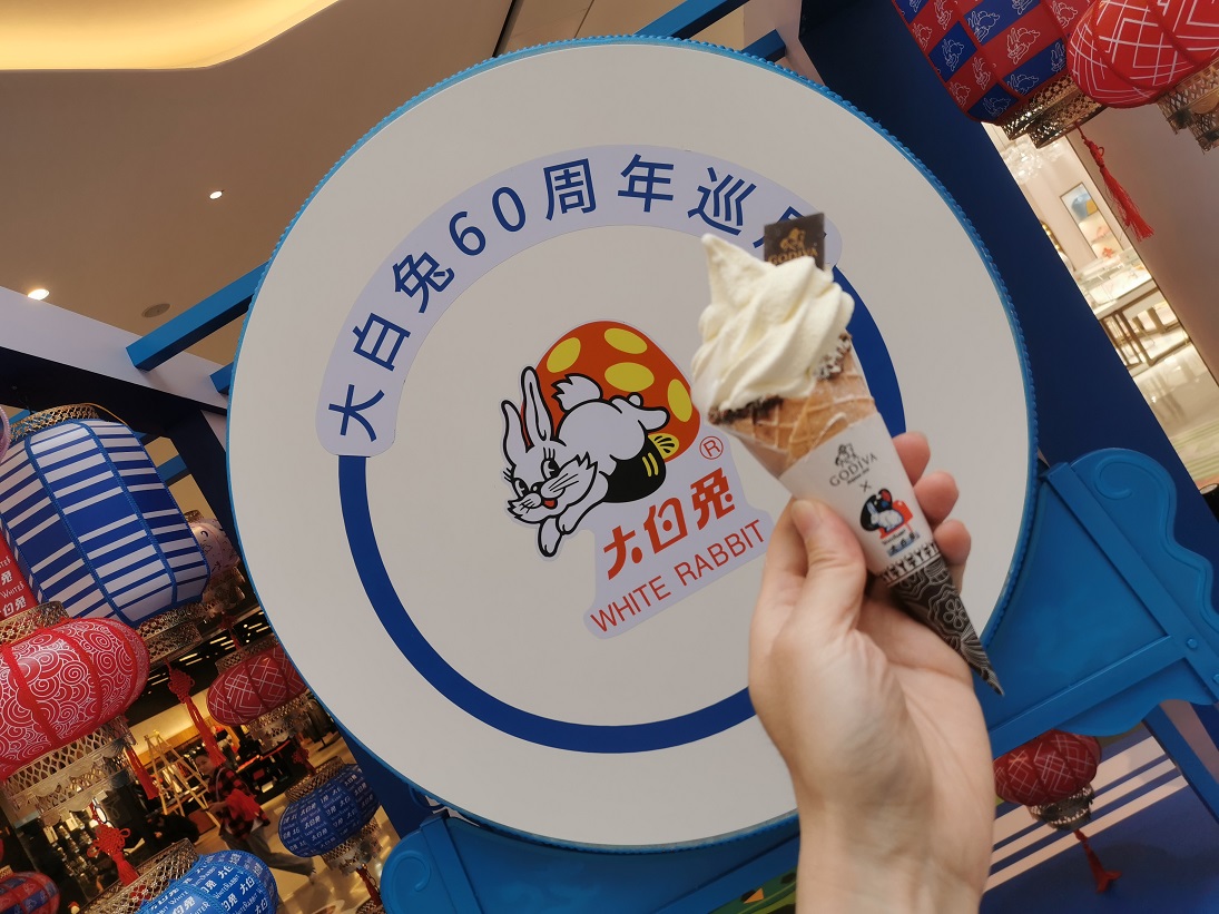 中西合璧快闪店活动经典蓝白配色，甜蜜风暴正版来袭 美陈网站 美陈前沿 