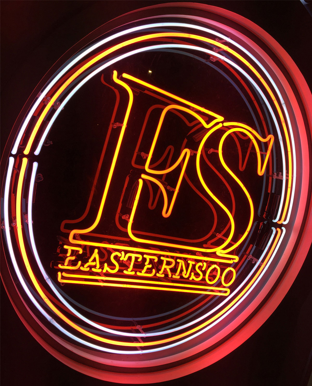 Easternsoo快闪店活动以一个未来感的容器体现了一个生态系统 美陈网站 美陈前沿 