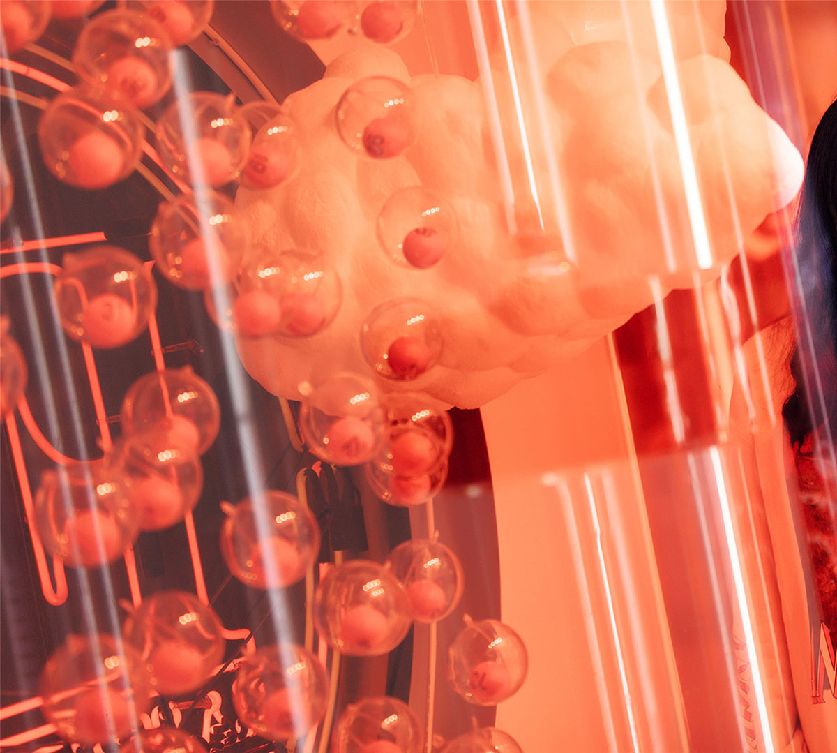 Easternsoo快闪店活动以一个未来感的容器体现了一个生态系统 美陈网站 美陈前沿 