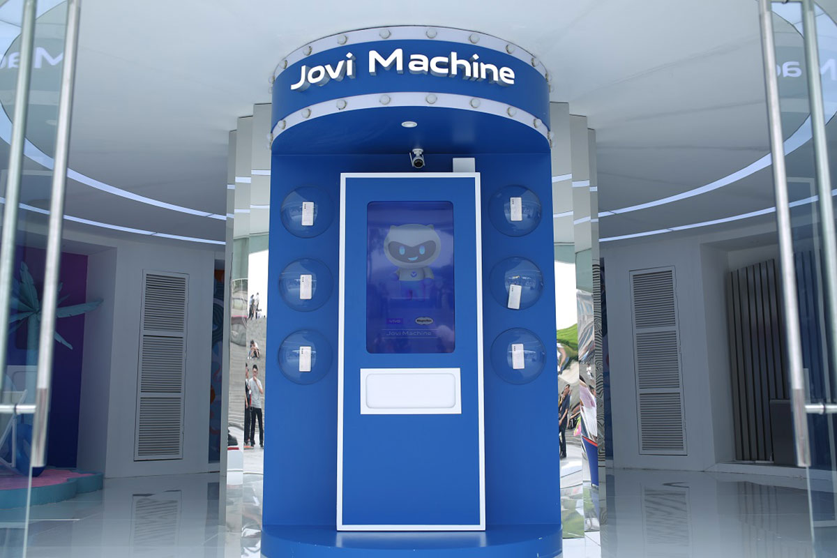 手机快闪店活动请了雪糕姑娘给你解解暑，满满都是幻彩冰爽 美陈网站 美陈前沿 