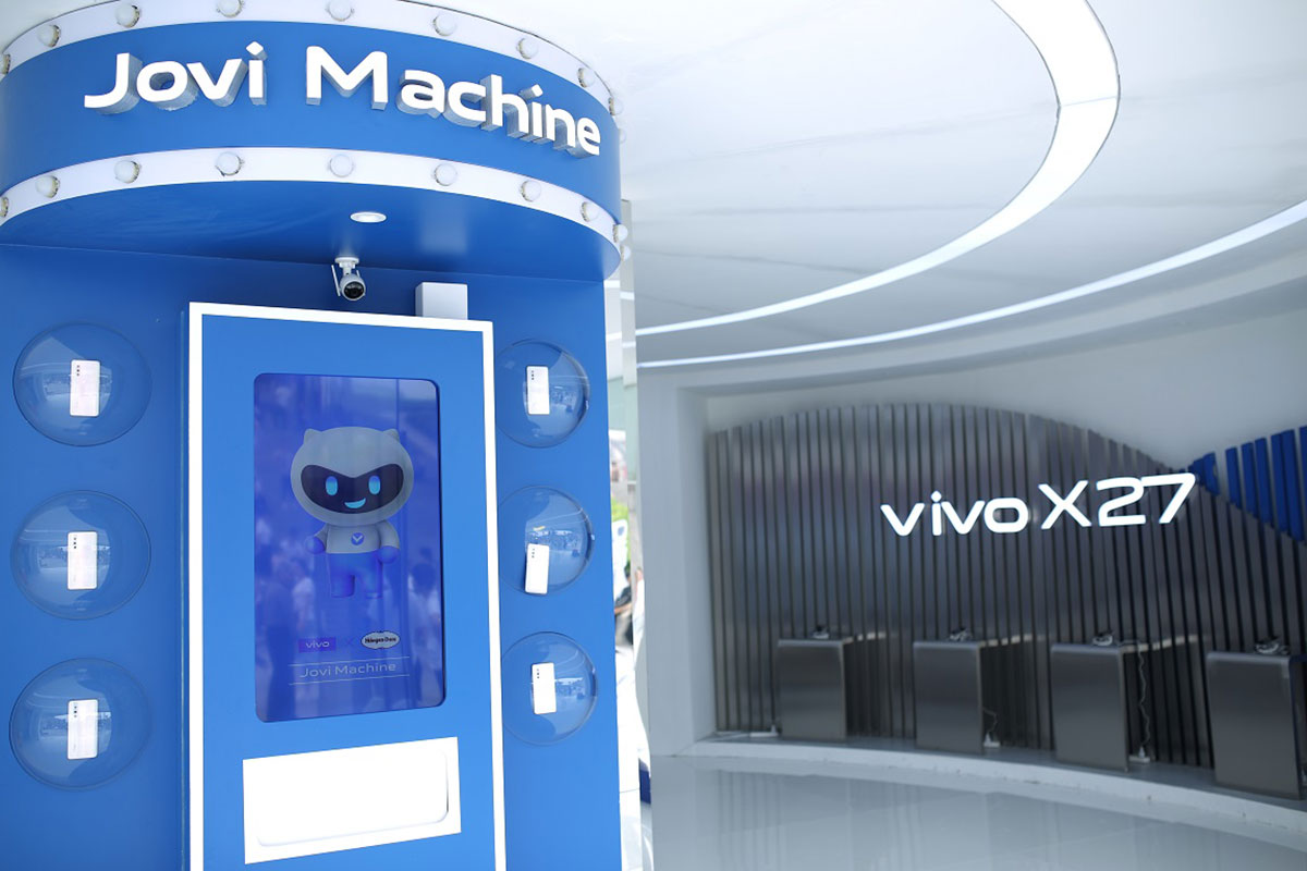 手机快闪店活动请了雪糕姑娘给你解解暑，满满都是幻彩冰爽 美陈网站 美陈前沿 