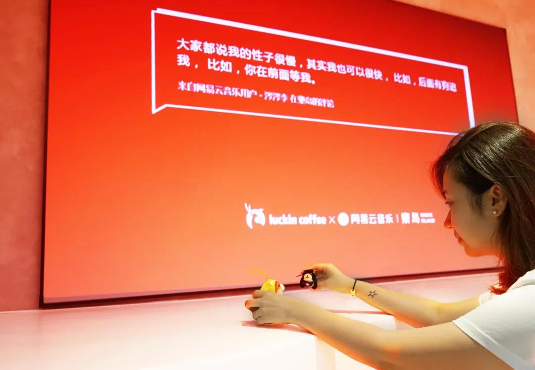 咖啡和音乐牵手的快闪店活动给每个人心中设了一座楽岛 美陈网站 美陈前沿 