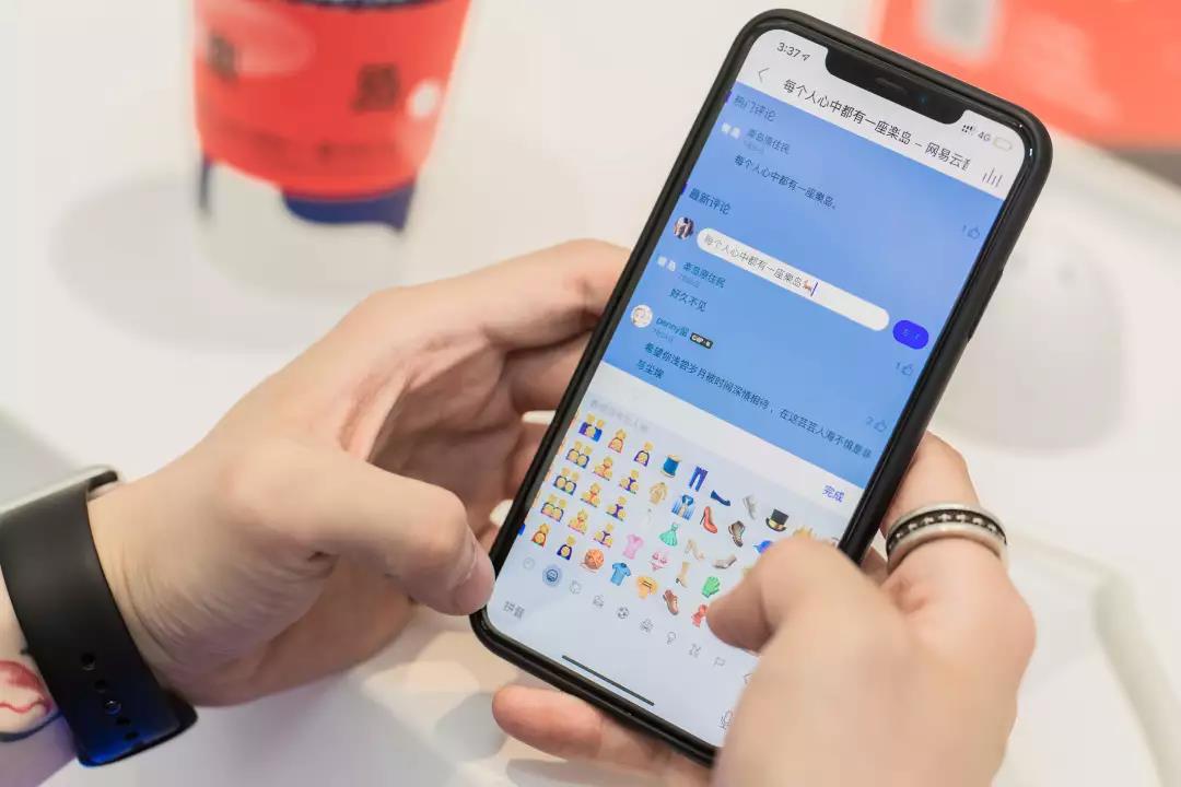 咖啡和音乐牵手的快闪店活动给每个人心中设了一座楽岛 美陈网站 美陈前沿 