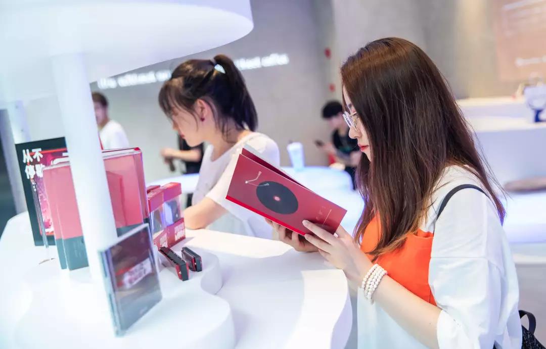 咖啡和音乐牵手的快闪店活动给每个人心中设了一座楽岛 美陈网站 美陈前沿 