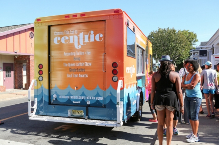 移动式快闪店活动主角竟是一辆礼品卡车，游击派对活动开播咯 美陈网站 美陈前沿 