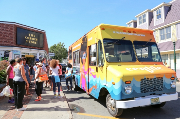 移动式快闪店活动主角竟是一辆礼品卡车，游击派对活动开播咯 美陈网站 美陈前沿 