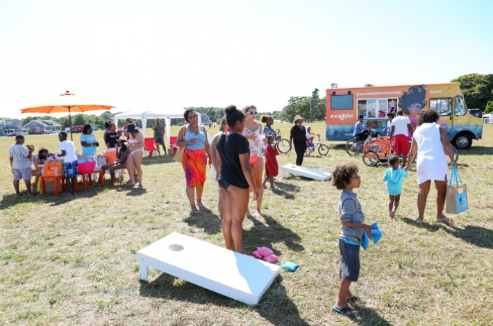 移动式快闪店活动主角竟是一辆礼品卡车，游击派对活动开播咯 美陈网站 美陈前沿 