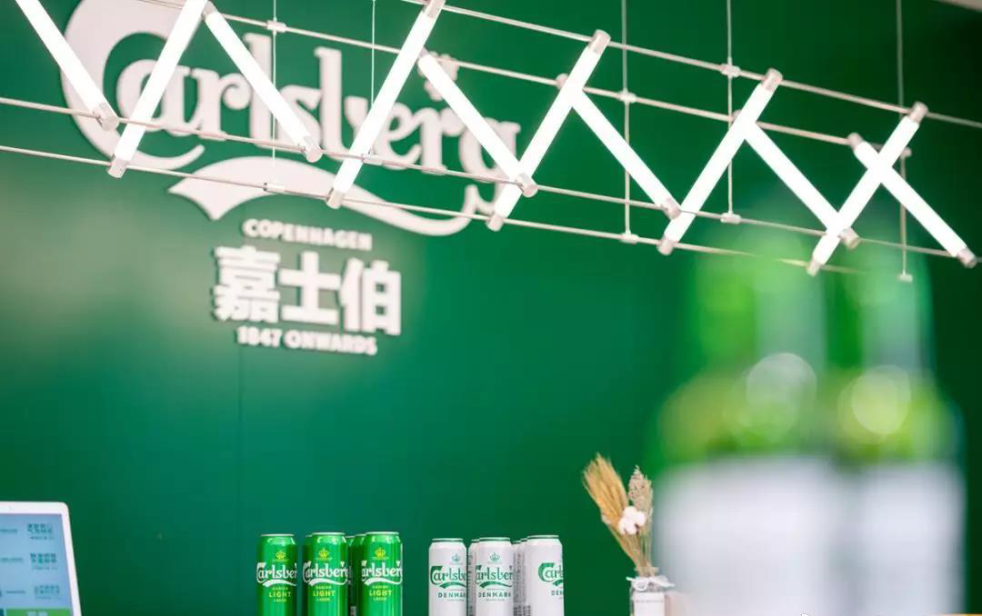 啤酒快闪巡回展览活动被“啤酒花马扎灯”艺术装置打扮得格外美好 美陈网站 美陈前沿 