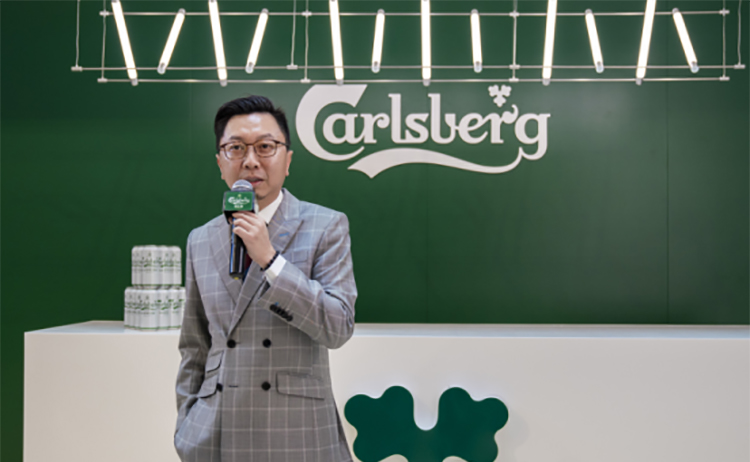 啤酒快闪巡回展览活动被“啤酒花马扎灯”艺术装置打扮得格外美好 美陈网站 美陈前沿 