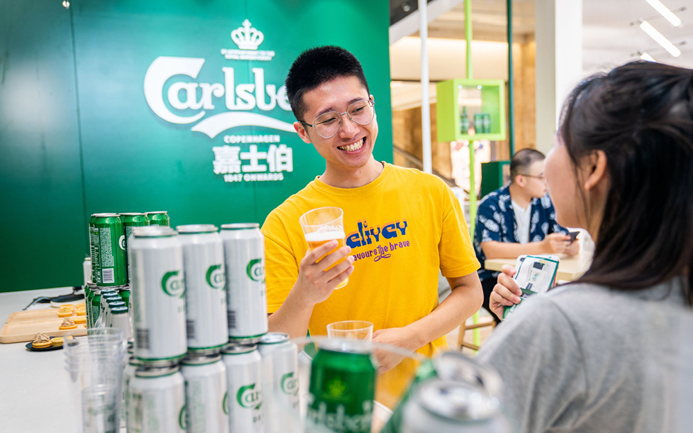 啤酒快闪巡回展览活动被“啤酒花马扎灯”艺术装置打扮得格外美好 美陈网站 美陈前沿 