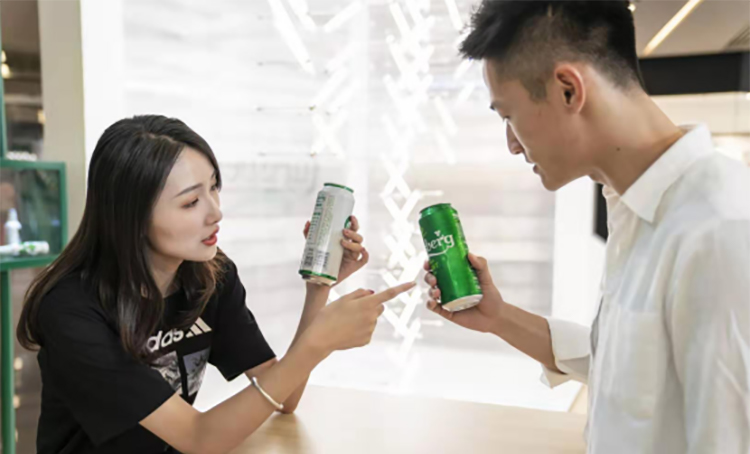 啤酒快闪巡回展览活动被“啤酒花马扎灯”艺术装置打扮得格外美好 美陈网站 美陈前沿 