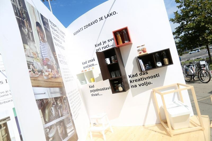 宜家以户外快闪店展览活动的形式诠释了家居商品目录的某些产品 美陈网站 美陈前沿 