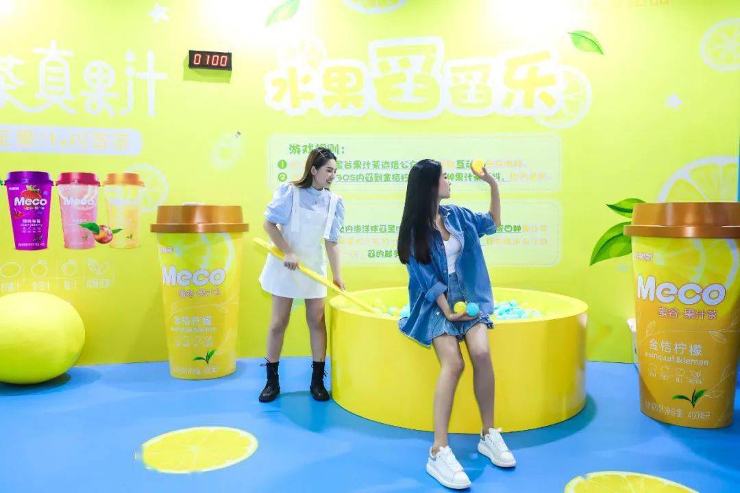 Meco快闪展览活动用10000杯果汁茶打造的芯愿主题墙，颜值爆表 美陈网站 美陈前沿 
