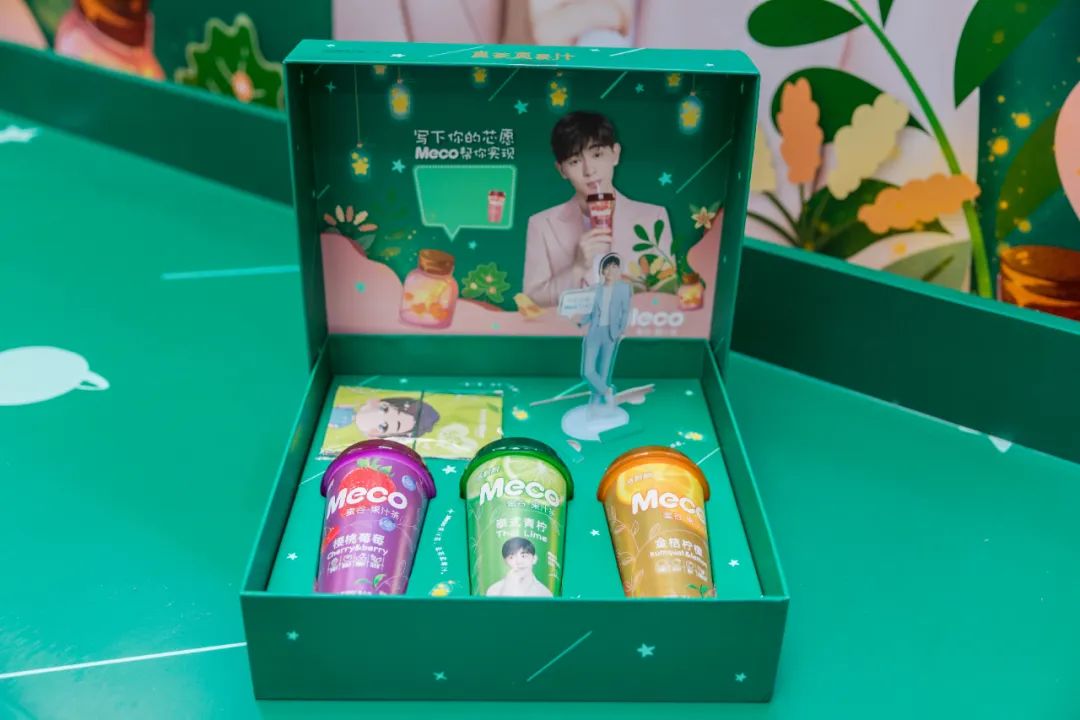 Meco快闪展览活动用10000杯果汁茶打造的芯愿主题墙，颜值爆表 美陈网站 美陈前沿 