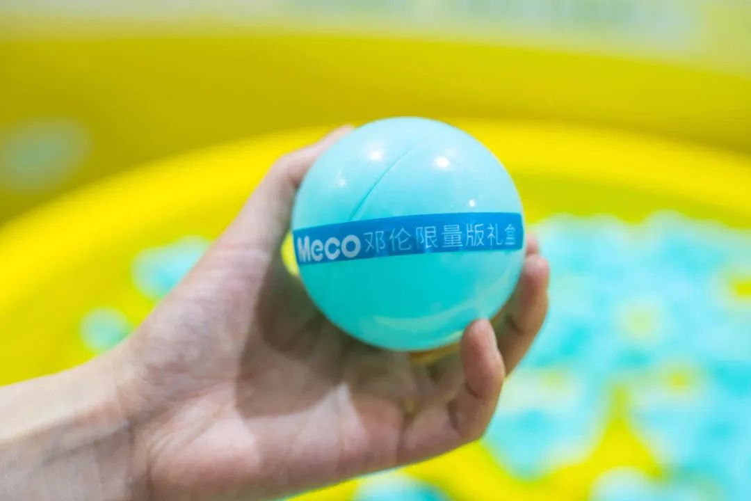 Meco快闪展览活动用10000杯果汁茶打造的芯愿主题墙，颜值爆表 美陈网站 美陈前沿 