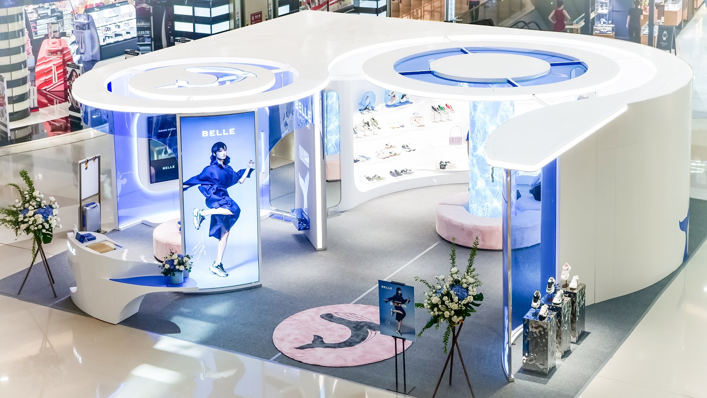 百丽策划了一场和年轻人“浪”在一起的鲸嬉快闪店展览活动 美陈网站 美陈前沿 