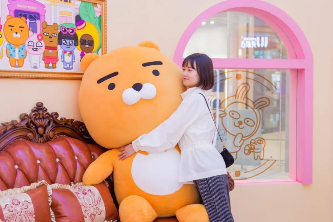 高颜值卡通主题沉浸式快闪店展览活动太粉嫩了，惊喜萌力来袭 美陈网站 美陈前沿 