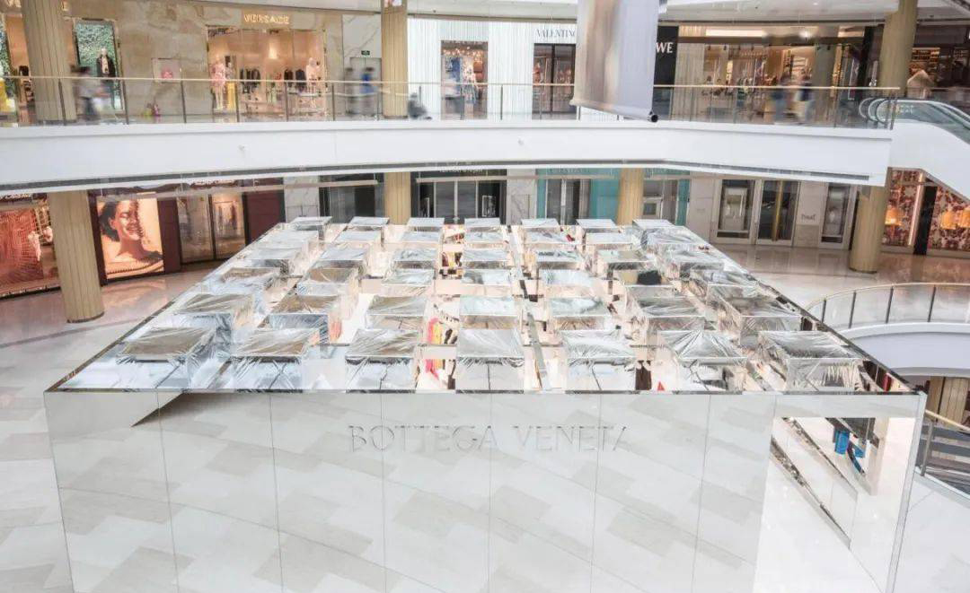 Bottega Veneta早秋发布会暨快闪展览活动反其道而行之，隐身了 美陈网站 美陈前沿 