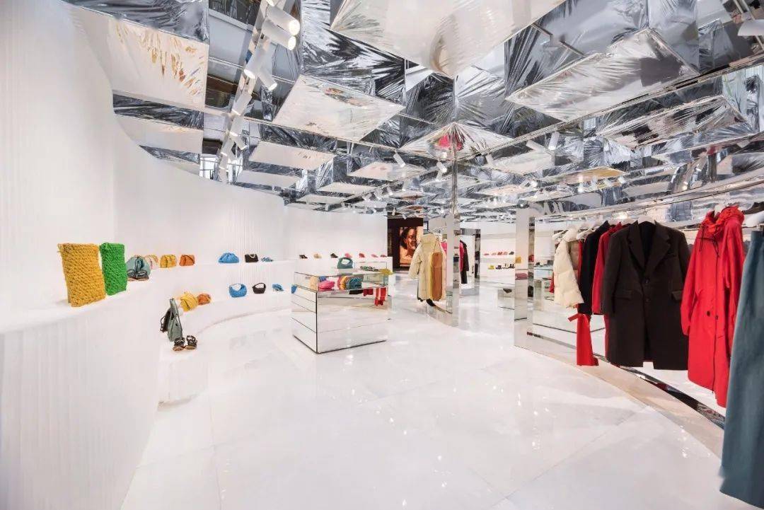 Bottega Veneta早秋发布会暨快闪展览活动反其道而行之，隐身了 美陈网站 美陈前沿 