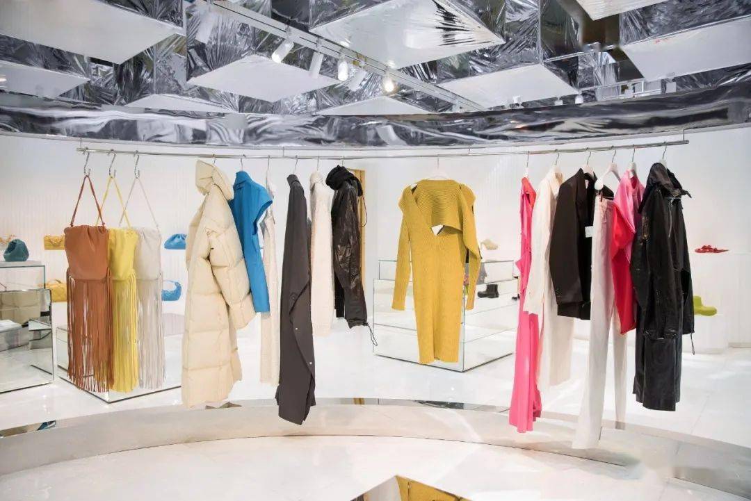 Bottega Veneta早秋发布会暨快闪展览活动反其道而行之，隐身了 美陈网站 美陈前沿 