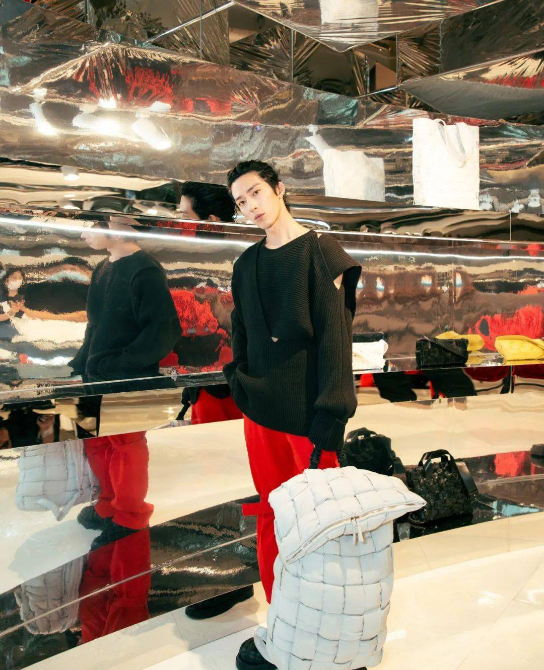 Bottega Veneta早秋发布会暨快闪展览活动反其道而行之，隐身了 美陈网站 美陈前沿 