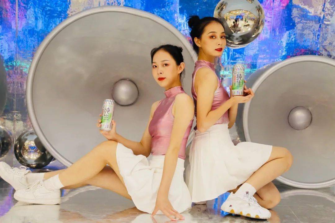 青岛纯生IN乐而生快闪店活动策划的IN乐盒子设计极具酷炫feel 美陈网站 美陈前沿 