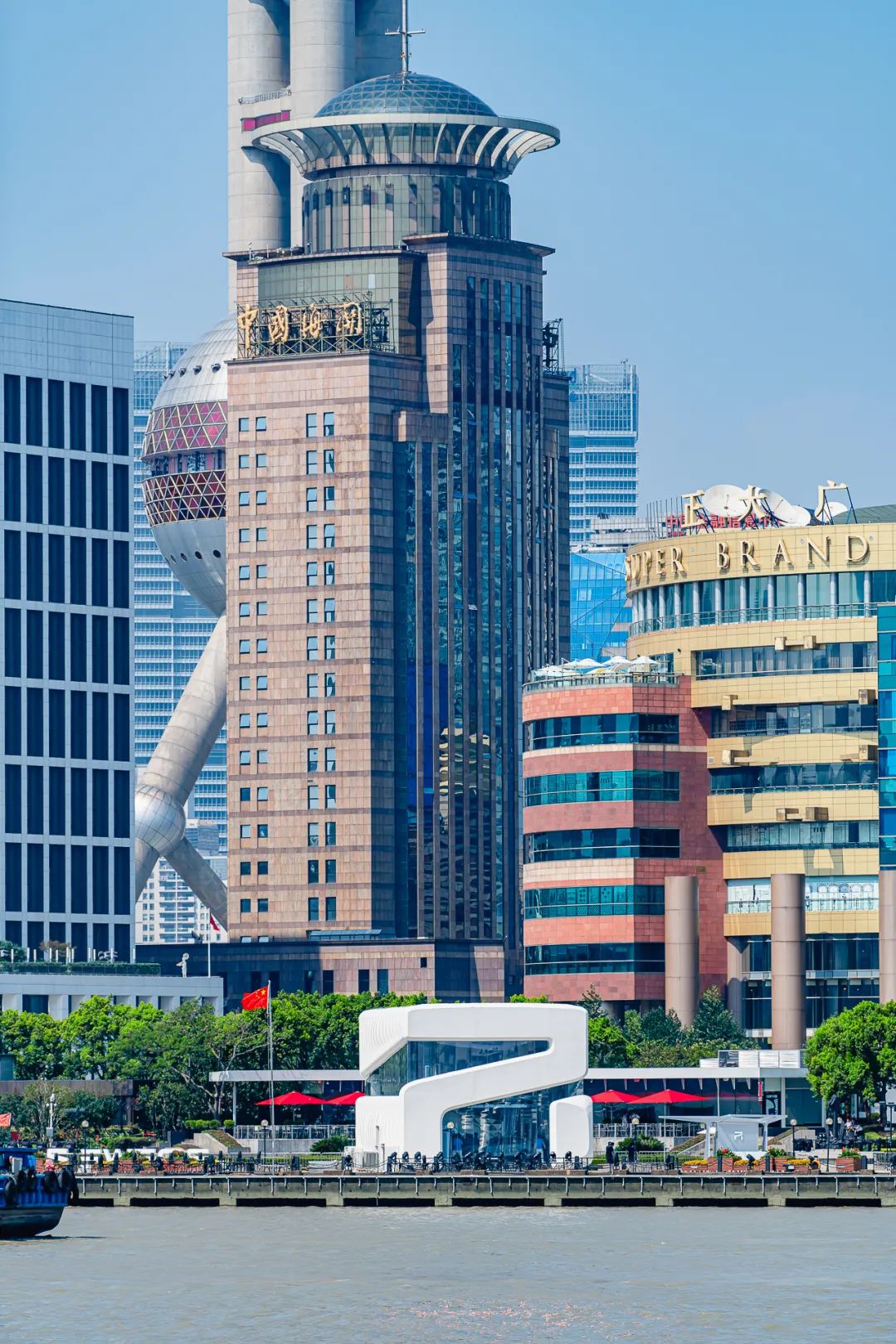 荣威R型魔幻快闪店活动霸气登陆黄浦江畔，策划的景观无敌了 美陈网站 美陈前沿 
